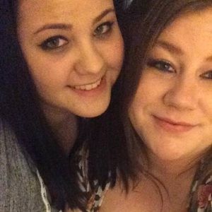 Meet your Poshers, Elle & Kay